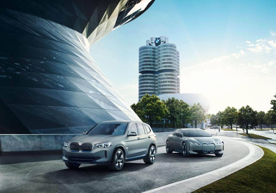  BMW Concept iX3 2018 года  (фото 12 из 17)